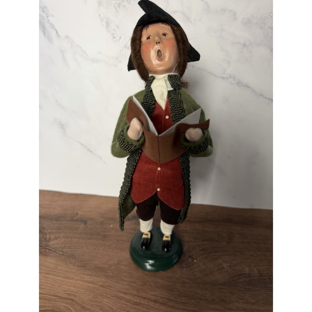 Byers' Choice Ltd. 1999 Williamsburg Colonial Caroler Figurine with songbook